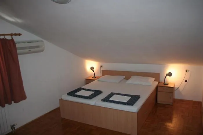 Gostinjska kuća Jelic *